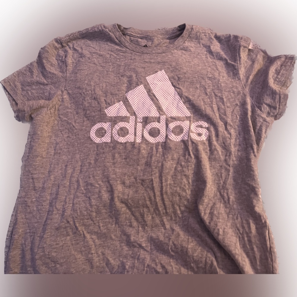 ADIDAS TEE SIZE: XL✨✨